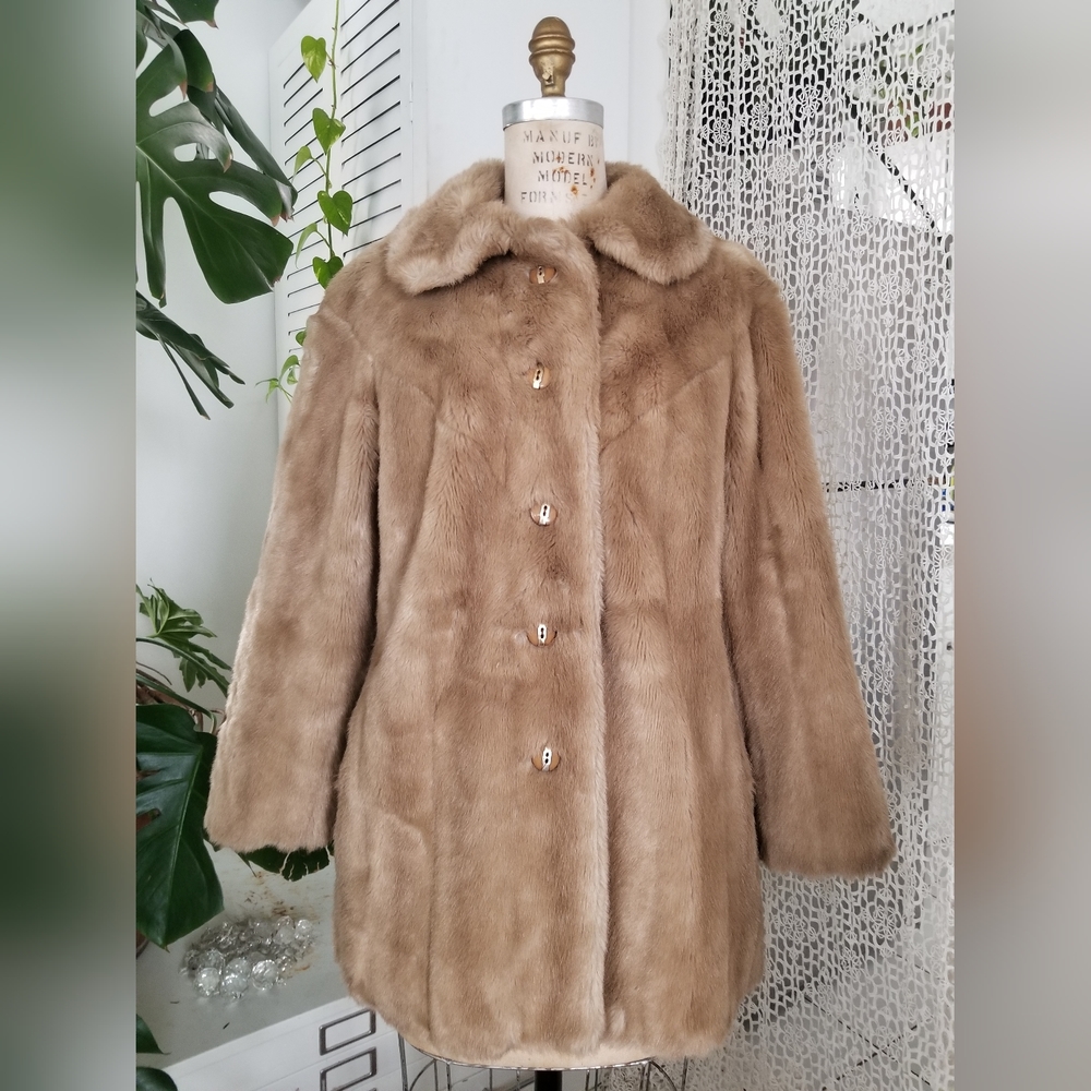 Vntg Caramel Tan Faux Fur Coat - Picture 2 of 14